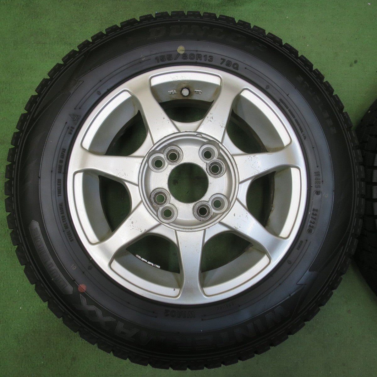 バリ溝！23年！9.5分以上★スタッドレス 155/80R13 ダンロップ ウインターマックス WM02 社外 アルミ 13インチ PCD100 114.3/4H マルチ★5120513イス