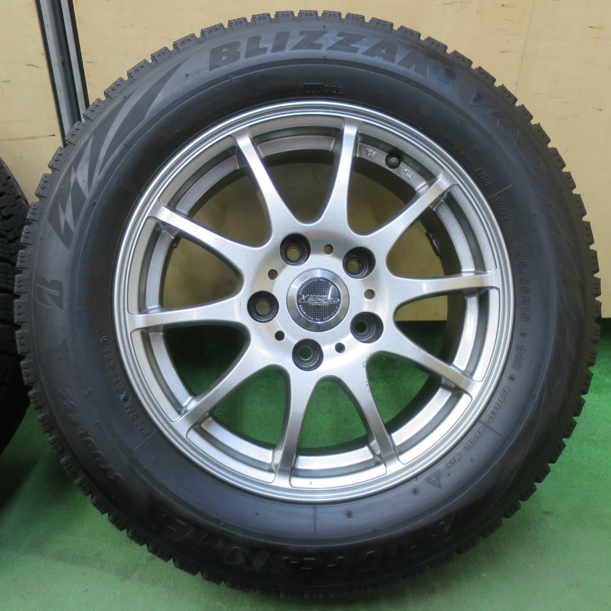 バリ溝！9.5分★スタッドレス 195/65R15 ブリヂストン ブリザック VRX2 X CROSS SPEED PREMIUM クロススピード 15インチ PCD114.3/5H★5121305イス