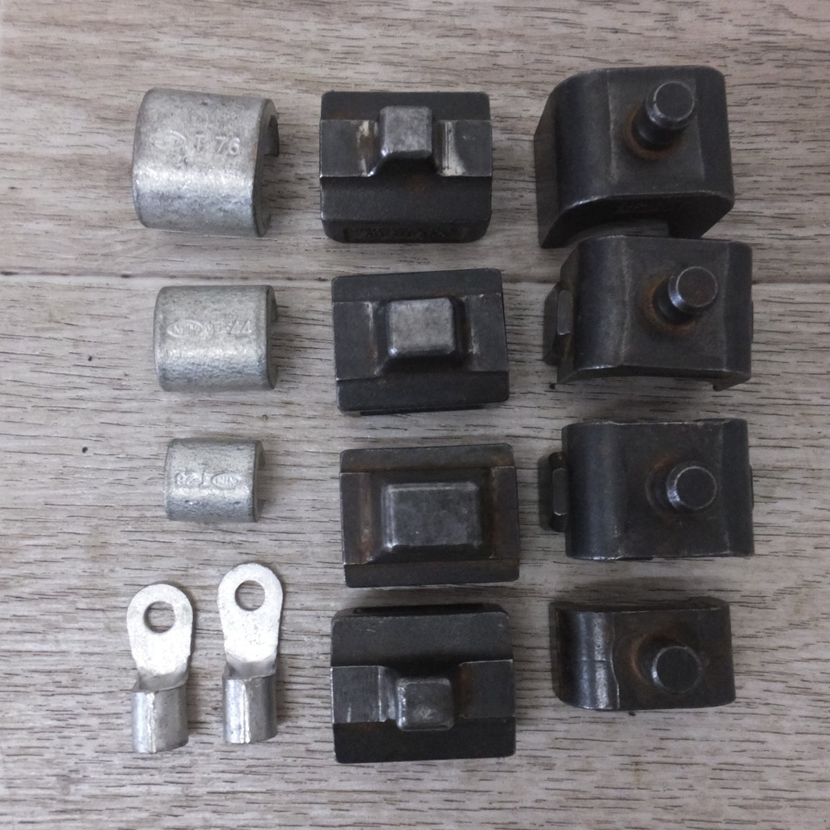 ★イズミ IZUMI 充電油圧式圧着工具 形式 不明　バッテリパック BP-12MH 2個　急速充電器 CH-3MH　セット★