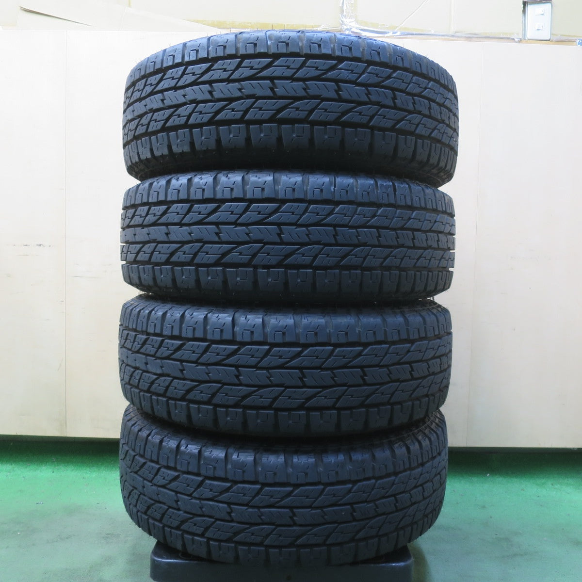バリ溝！23年！キレイ！9.5分◎215/65R16 109/107S 8PR ヨコハマ ジオランダー A/T G015 ホワイトレター Exceeder エクシーダー 16インチ PCD114.3/5H◎6090403イノ