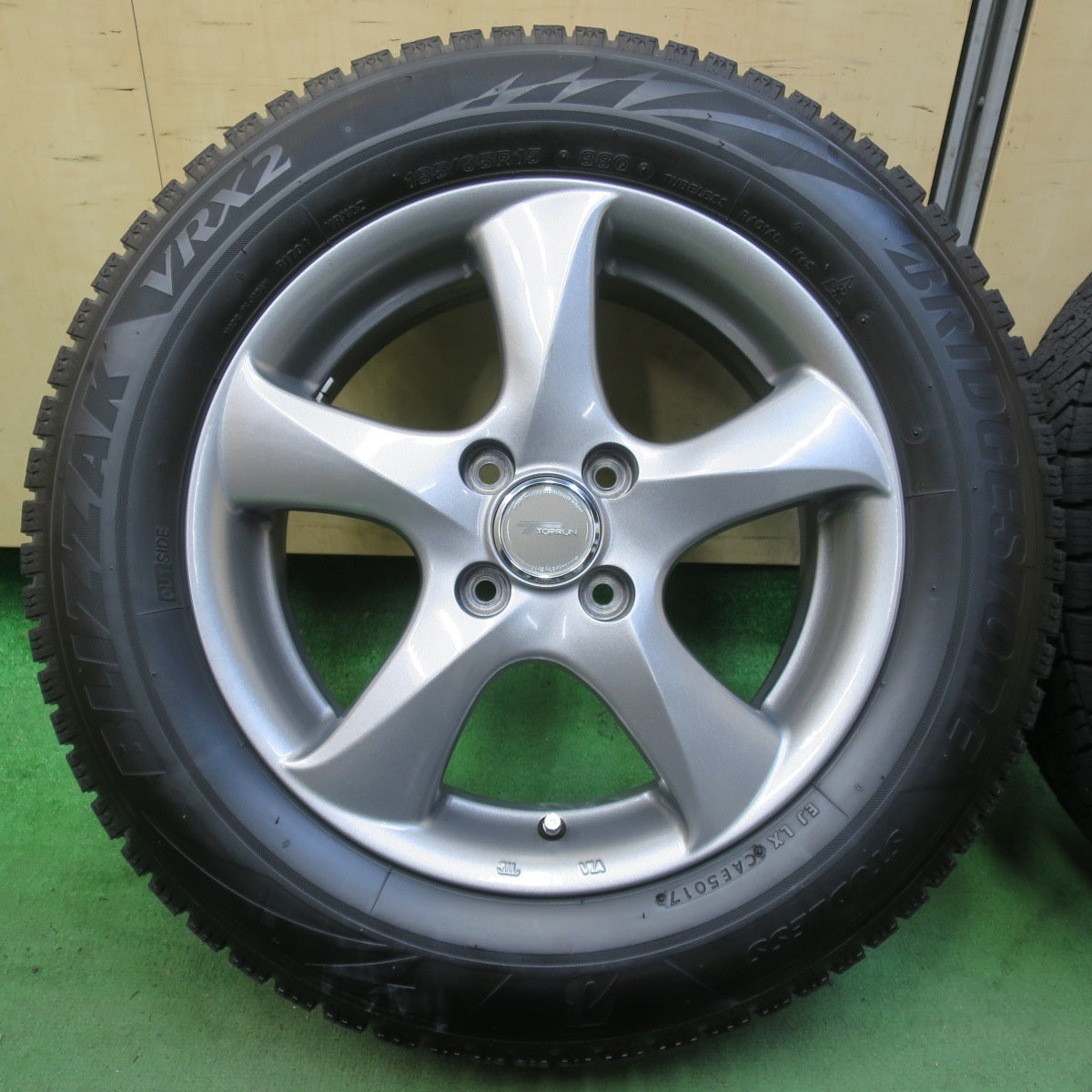 キレイ★スタッドレス 185/65R15 ブリヂストン ブリザック VRX2 TOPRUN トップラン 15インチ PCD100/4H★5090903イス