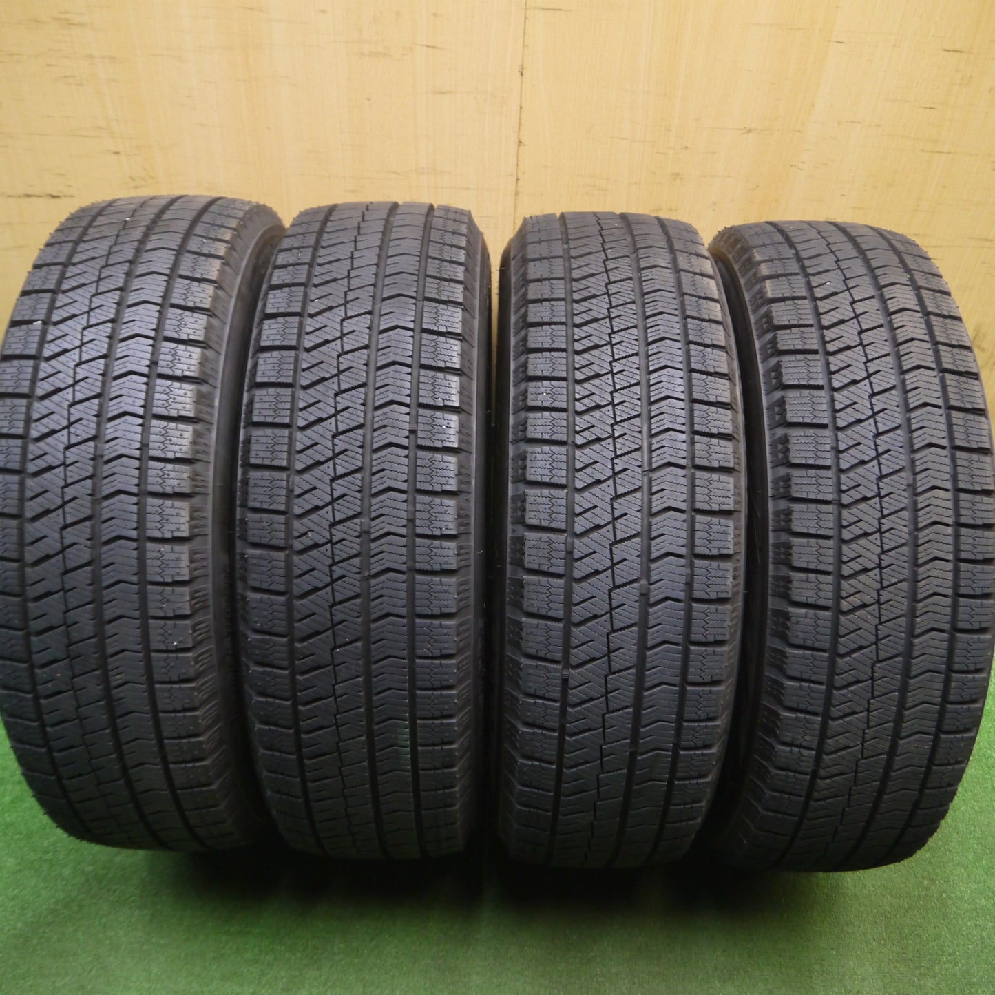 [送料無料] 超バリ溝！22年！キレイ！ほぼ10分★ウィッシュ プリウス 等 195/65R16 スタッドレス ブリヂストン ブリザック VRX2 BALMINUM バルミナ 16インチ PCD100/5H★4122312Hス