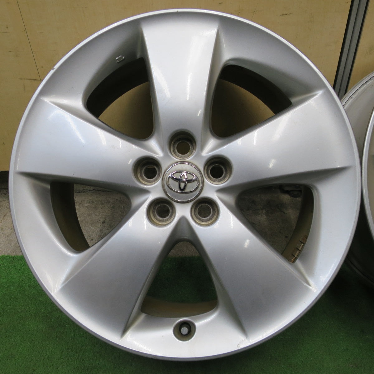 4本価格★トヨタ 30系 プリウス S G ツーリング 純正 ホイール 17インチ 17×7J PCD100/5H★6031402NGホ