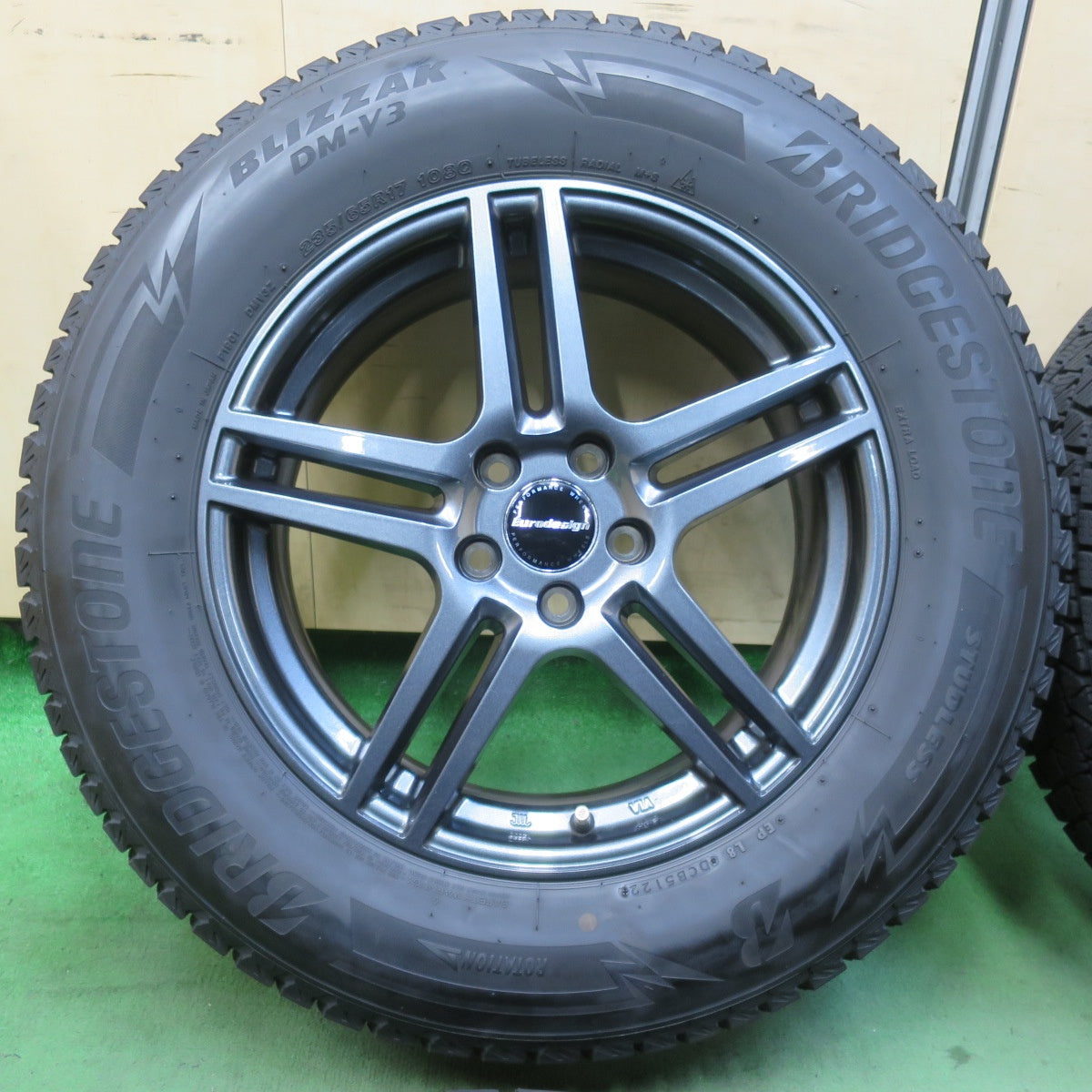 バリ溝！22年！キレイ！9分★ボルボ 等 Eurodesign EIGER 阿部商会 235/65R17 スタッドレス ブリヂストン ブリザック DM-V3 ユーロデザイン アイガー 17インチ PCD108/5H★5122909イス