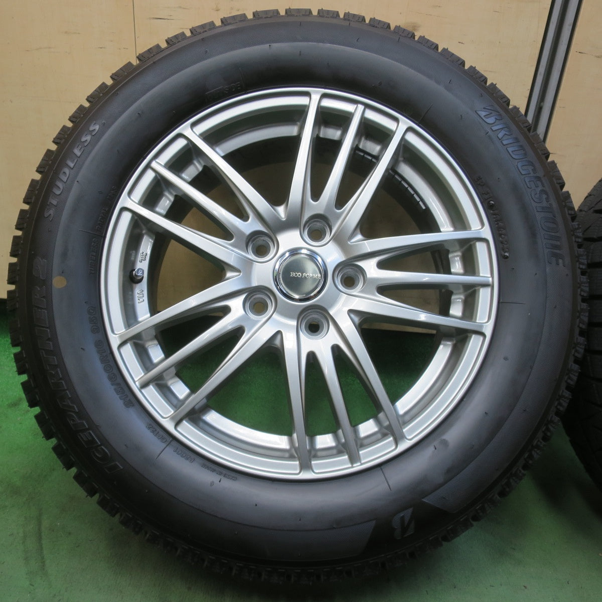 ほぼ未使用！23年！キレイ★スタッドレス 215/60R16 ブリヂストン アイスパートナー2 ECO FORME エコフォルム 16インチ PCD114.3/5H★6060409イス