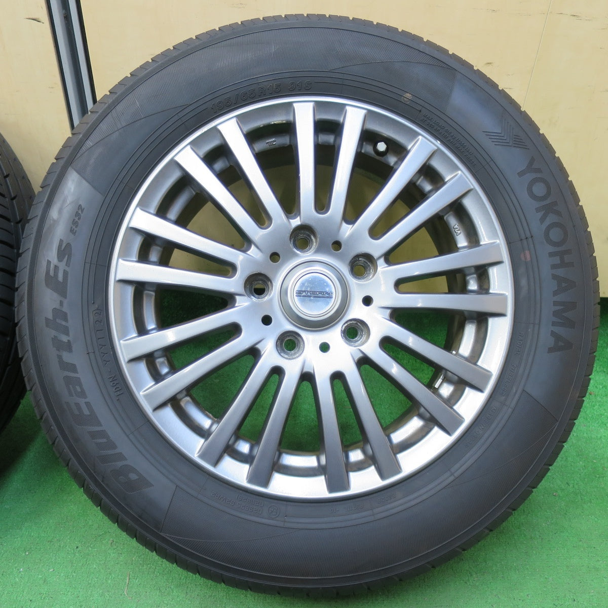 *送料無料* バリ溝！22年！ほぼ10分★195/65R15 ヨコハマ BluEarth-ES ES32 STERN S61 シュテルン 15インチ PCD114.3/5H★4082907イノ