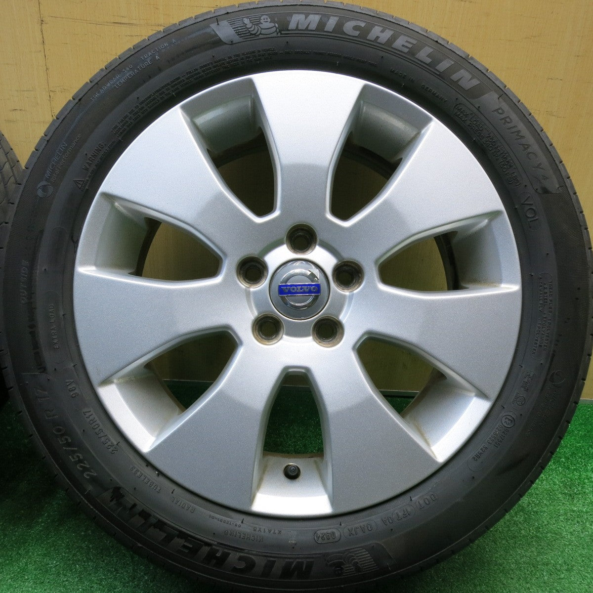 バリ溝！24年！9分★ボルボ V70 純正 225/50R17 ミシュラン プライマシー4 VOL 17インチ PCD108/5H★5111310HAノ