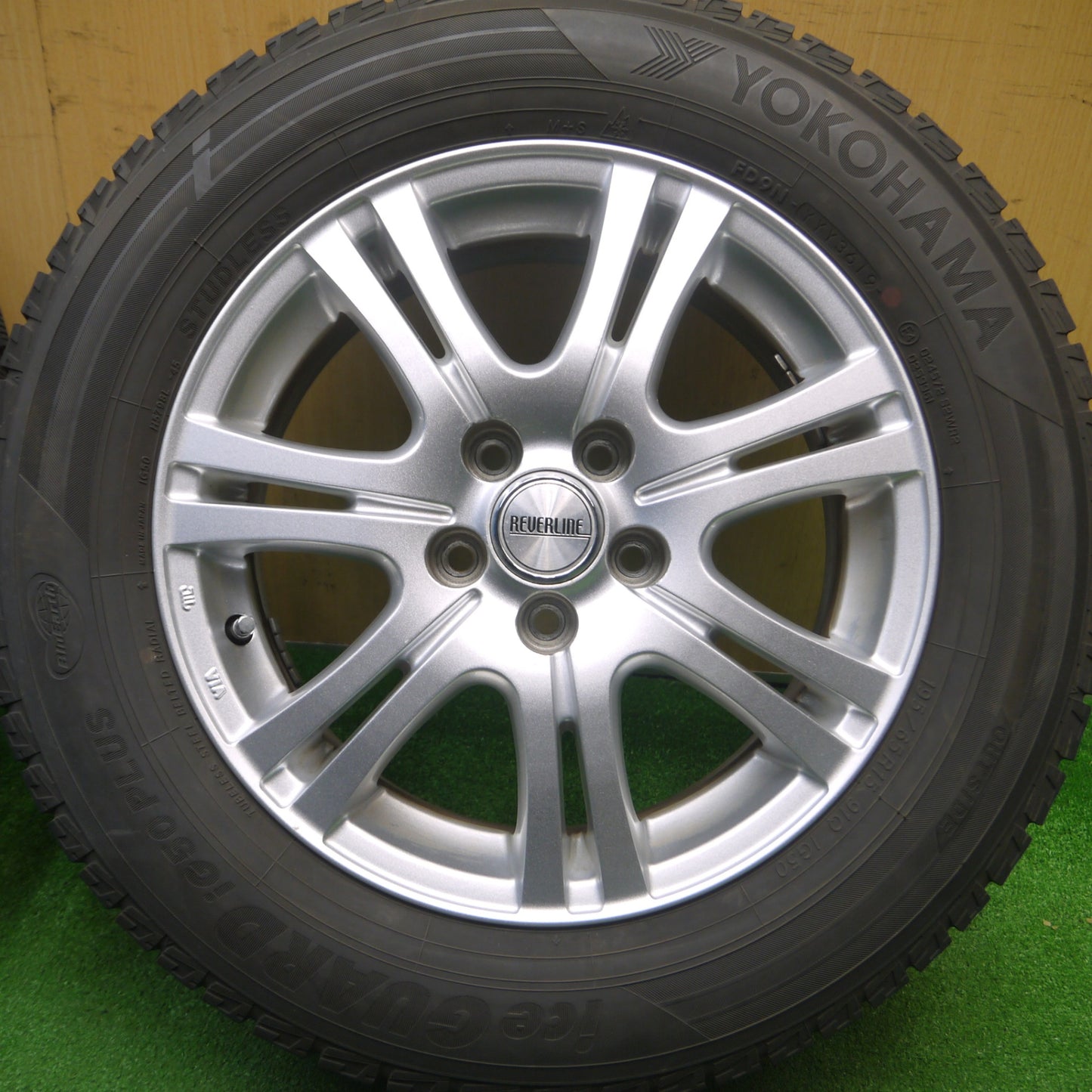 [送料無料] キレイ★プリウス 等 195/65R15 スタッドレス ヨコハマ アイスガード iG50 プラス REVERLINE リバーライン 15インチ PCD100/5H★4120307Hス