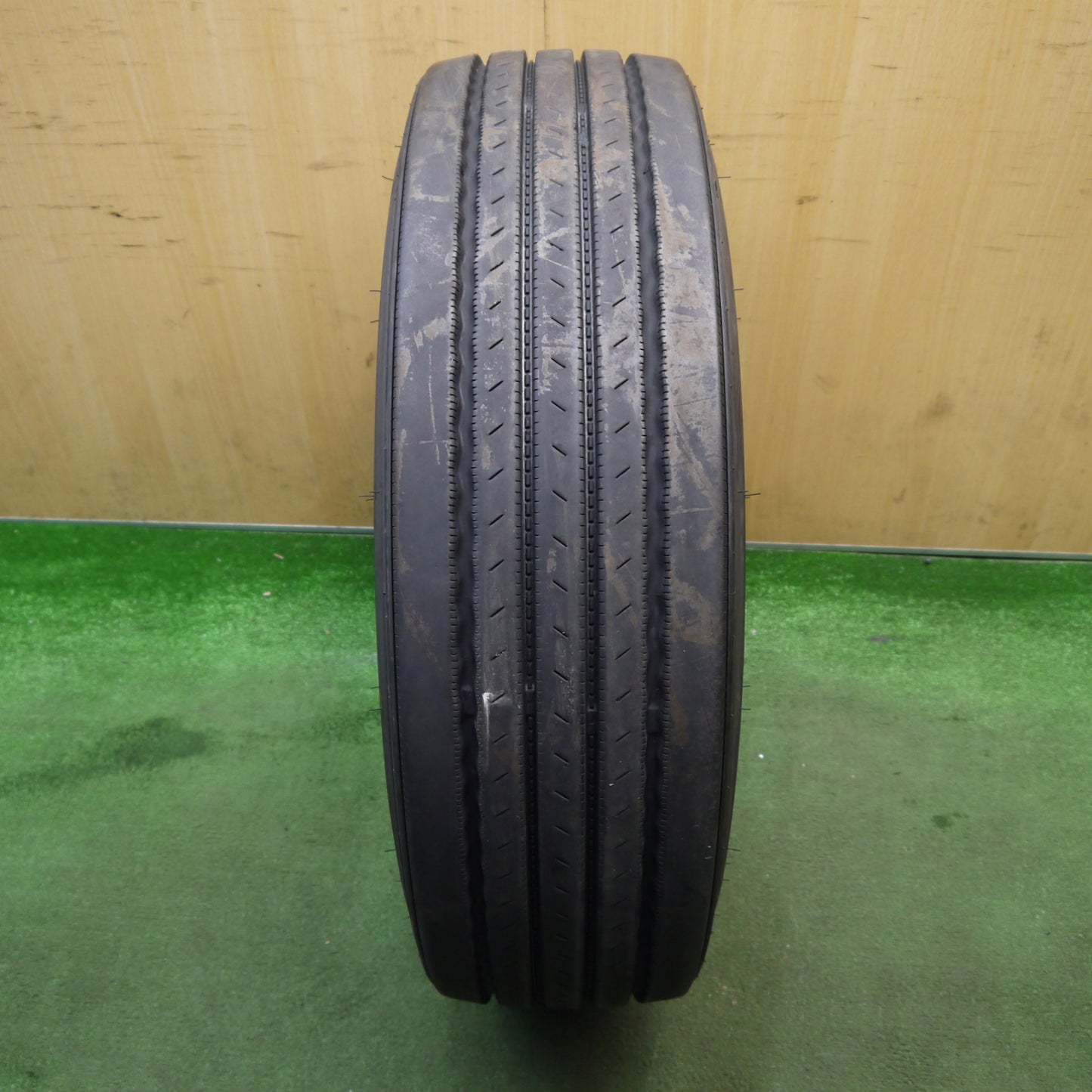 バリ溝！24年！8.5分！1本★トラック タイヤ 245/70R19.5 136/134J ヨコハマ ZEN 102ZE 19.5インチ★6032509Hノタ