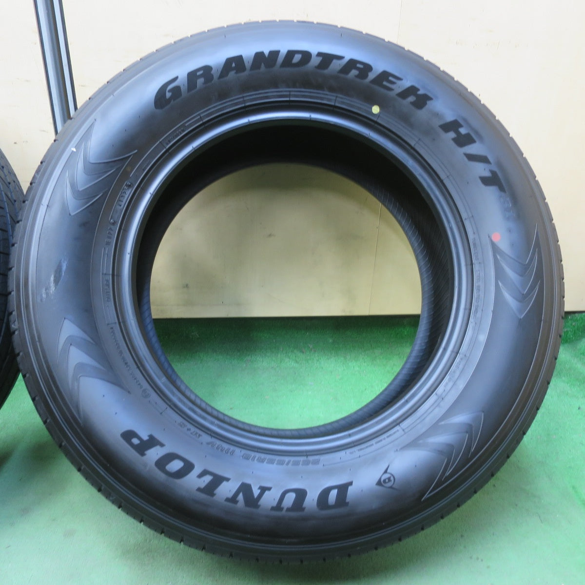 新車外し！25年★265/65R18 ダンロップ グラントレック H/T 31 タイヤ 18インチ レクサス LX ランクル 300 250 FJクルーザー エスカレード 等★6040103イノタ