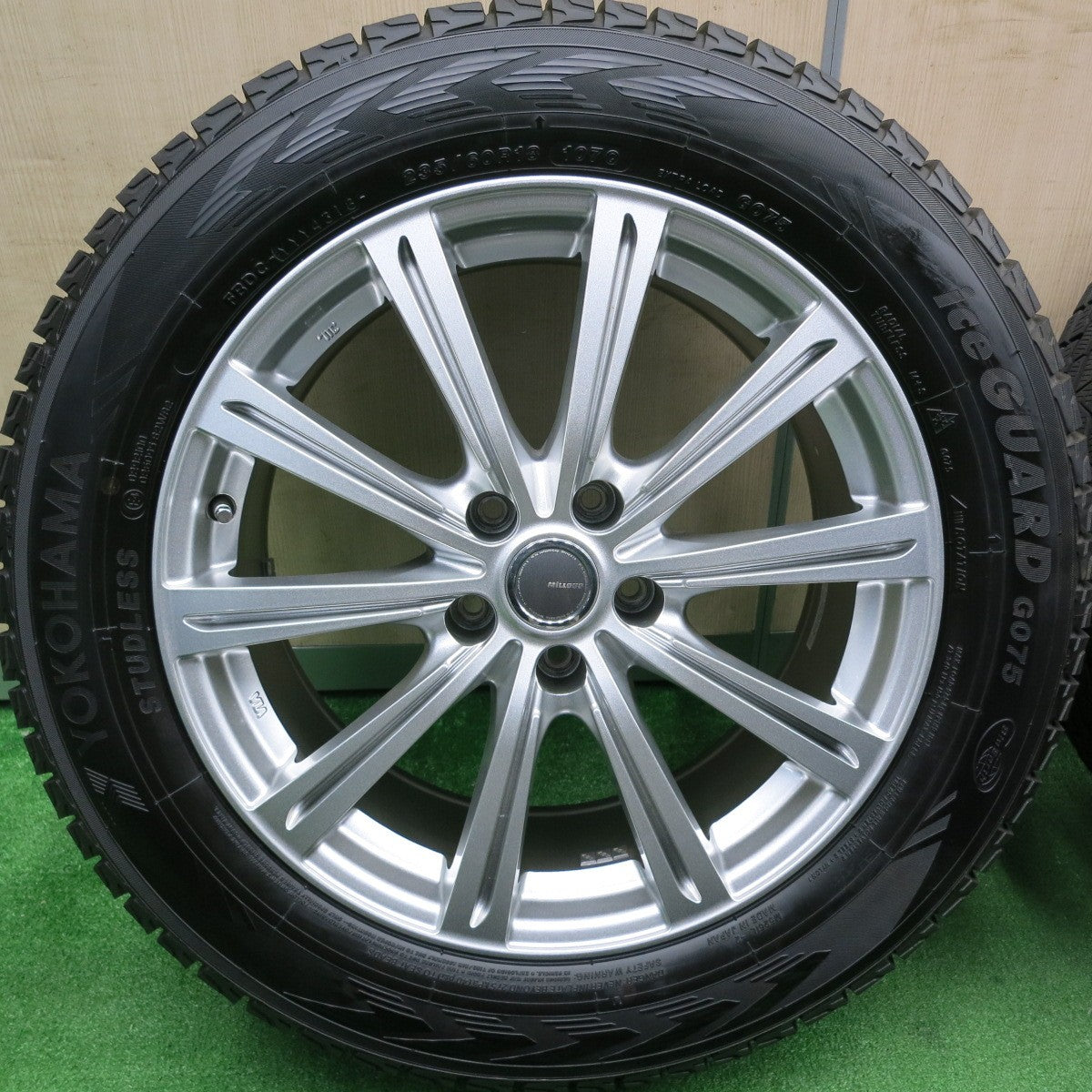 [送料無料] バリ溝！キレイ！9.5分★スタッドレス 235/60R18 ヨコハマ アイスガード G075 MiLLOUS ミルアス 18インチ PCD114.3/5H★5011205HAス