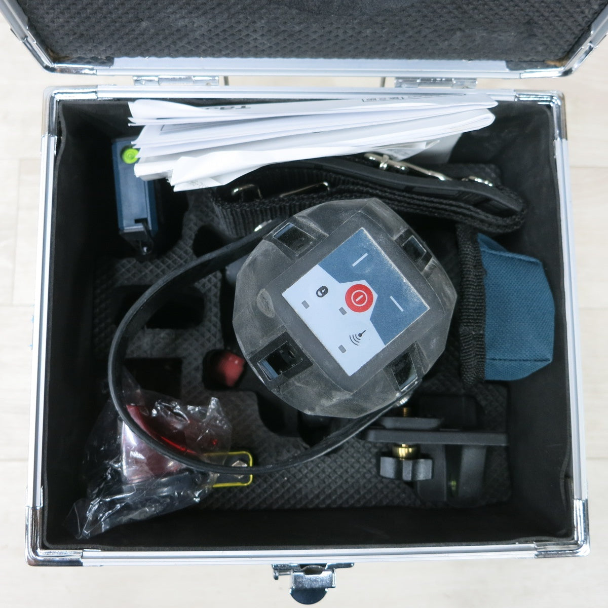 [送料無料] ◆ボッシュ 電子整準方式 レーザー 墨出し器 GLL5-40E 受光器 ケース 付き 墨出器  BOSCH 電動 工具◆
