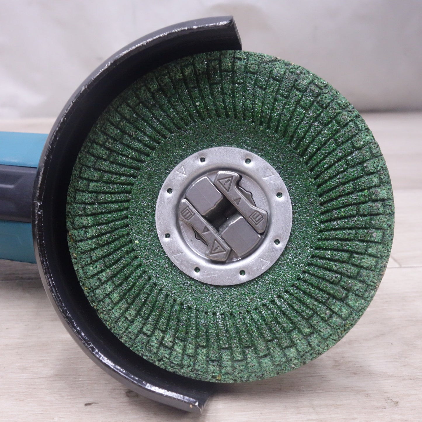 [送料無料] キレイ！替え刃付き◆マキタ 100mm 充電式 ディスクグラインダ GA420D 18V 替刃付き 電動 工具 研磨機 コードレス 本体 ケース makita◆