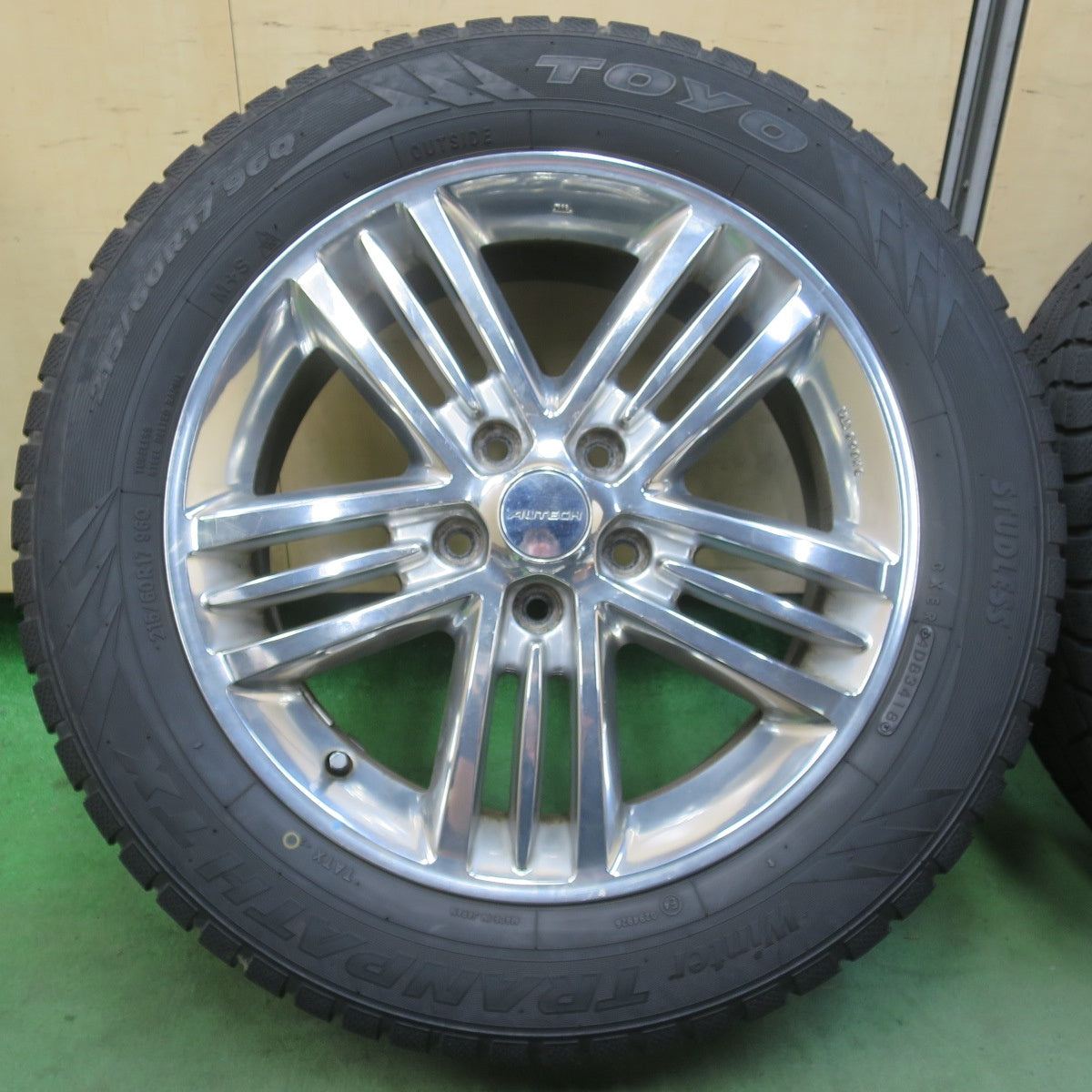 バリ溝！9.5分★日産 E51 エルグランド 純正 AUTECH 215/60R17 スタッドレス トーヨー ウインター トランパス TX オーテック 17インチ PCD114.3/5H★6050516イス