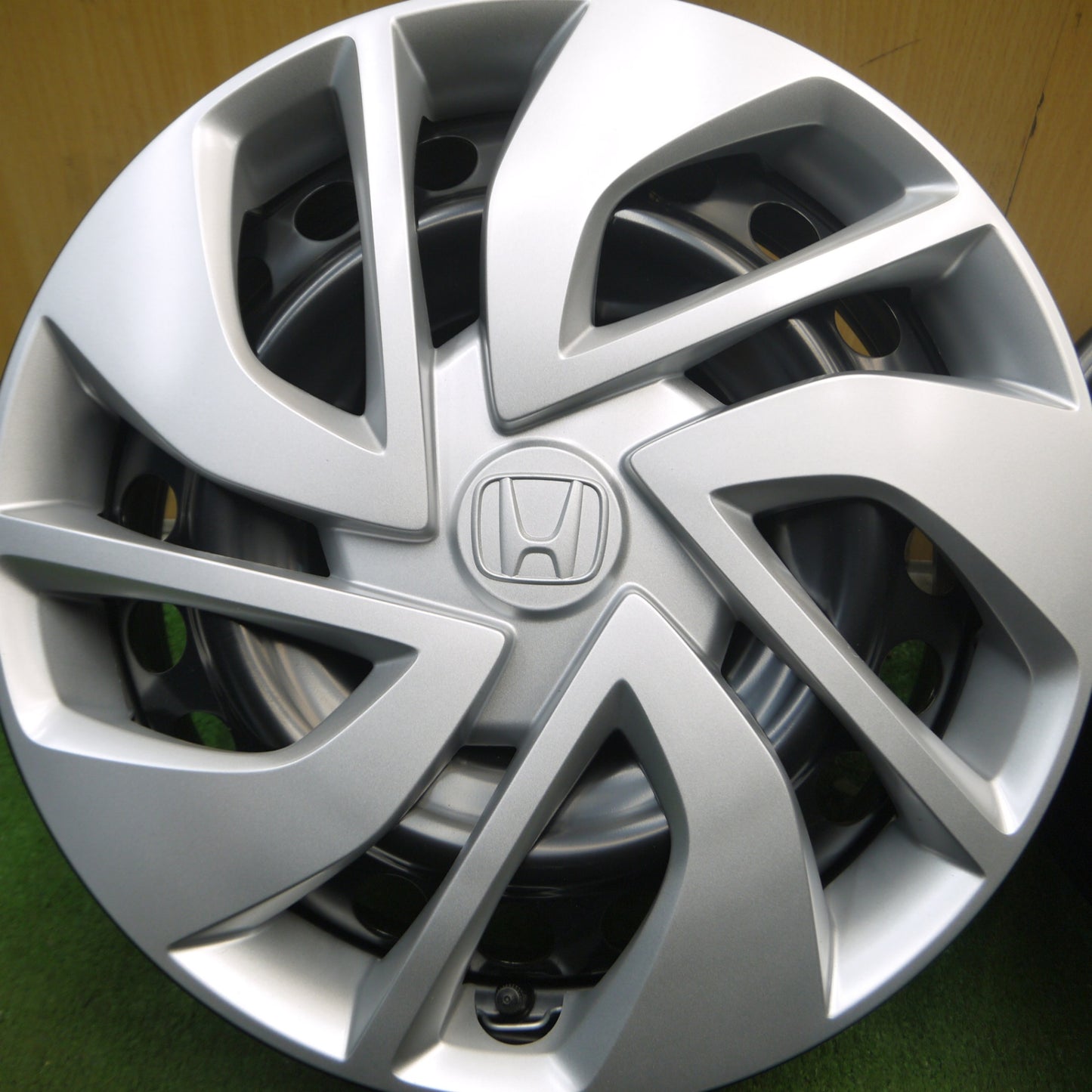 *送料無料* 新車外し★ホンダ GB5 フリード 純正 スチール ホイール 15インチ キャップ カバー 15×5.5J PCD114.3/5H★4041004Hホ