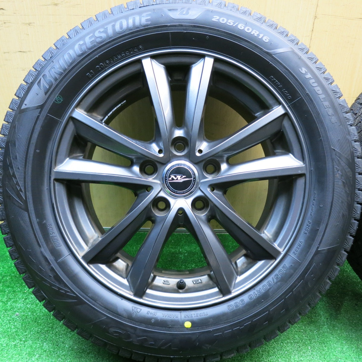 ほぼ未使用！24年★スタッドレス 205/60R16 ブリヂストン ブリザック VRX3 NIRVANA NV ニルバーナ ニルヴァーナ 16インチ PCD114.3/5H★5110903HAス