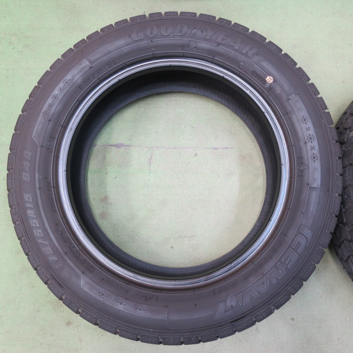 バリ溝！23年！9分★スタッドレス 175/65R15 グッドイヤー アイスナビ7 タイヤ 15インチ スイフト アクア ヴィッツ カローラフィールダー フィット 等★6061804イスタ