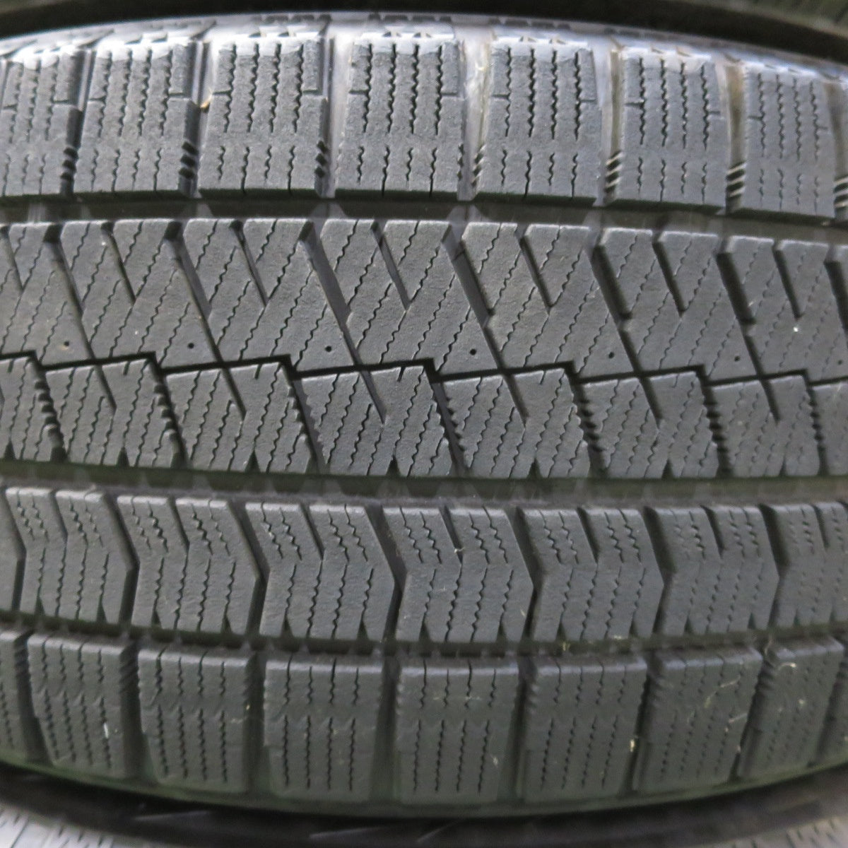 バリ溝！キレイ！9分★WORK EMOTION 11R 215/50R18 スタッドレス ブリヂストン ブリザック VRX2 18インチ ワーク エモーション PCD114.3/5H★5070602イス