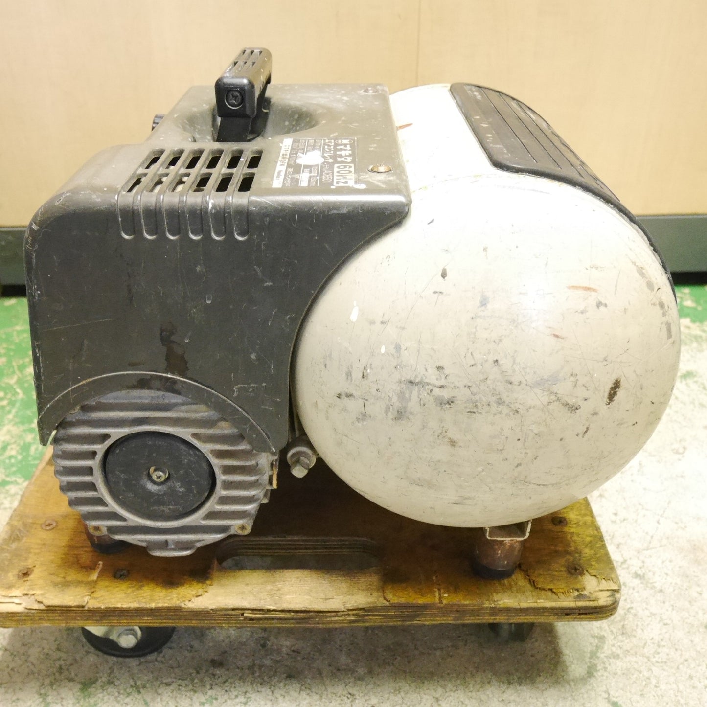 [送料無料] ☆マキタ エア コンプレッサー AC6501 60Hz エアー ツール 工具 makita☆