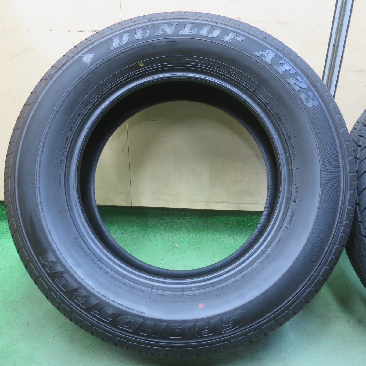 新車外し！25年◎265/65R18 ダンロップ AT23 グラントレック タイヤ 18インチ ランクル 300 250 レクサス LX 等◎6101608イノタ