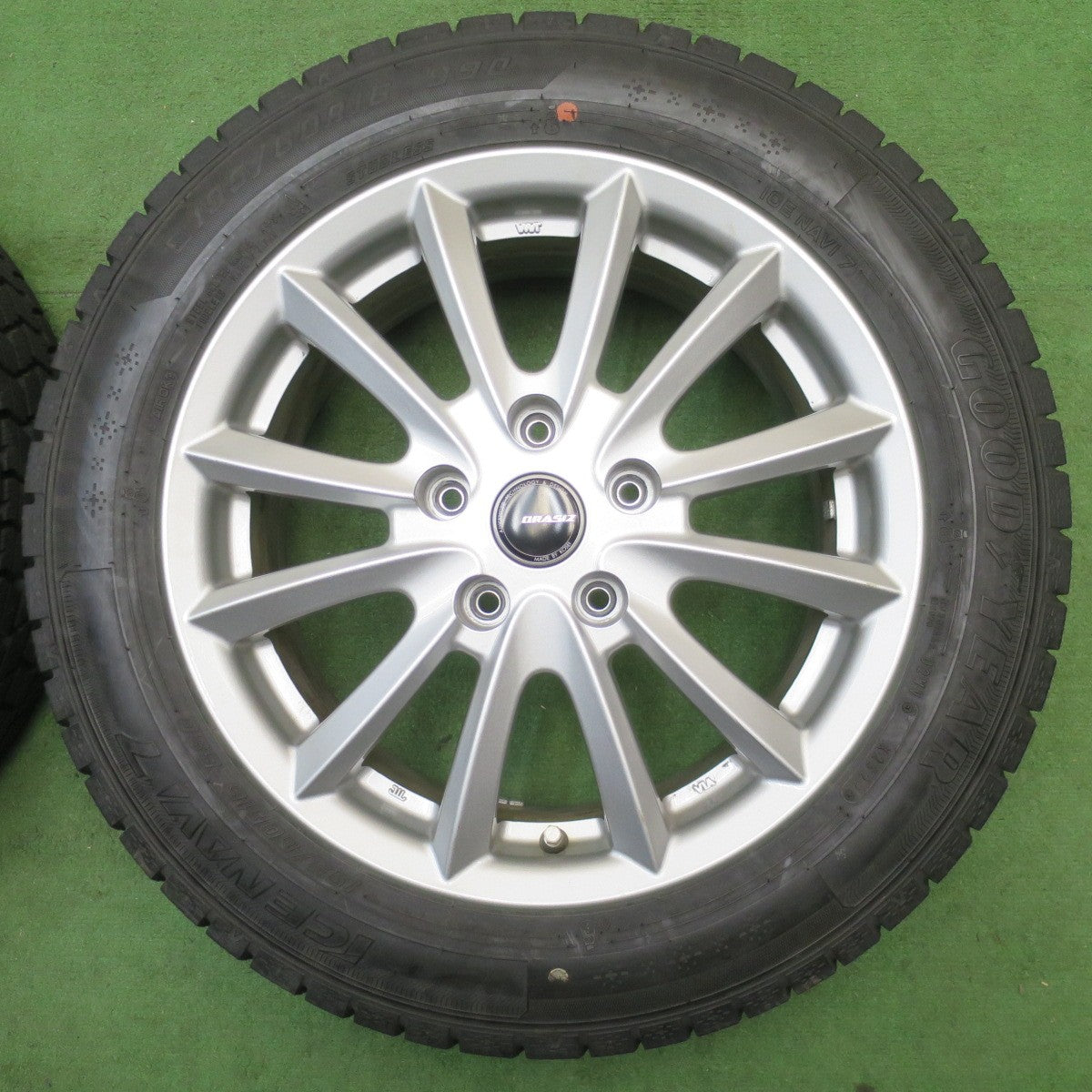 バリ溝！22年！キレイ！9.5分以上★スタッドレス 195/60R16 グッドイヤー アイスナビ7 QRASIZ VS6 KOSEI クレイシズ 16インチ PCD114.3/5H★6042704NJス