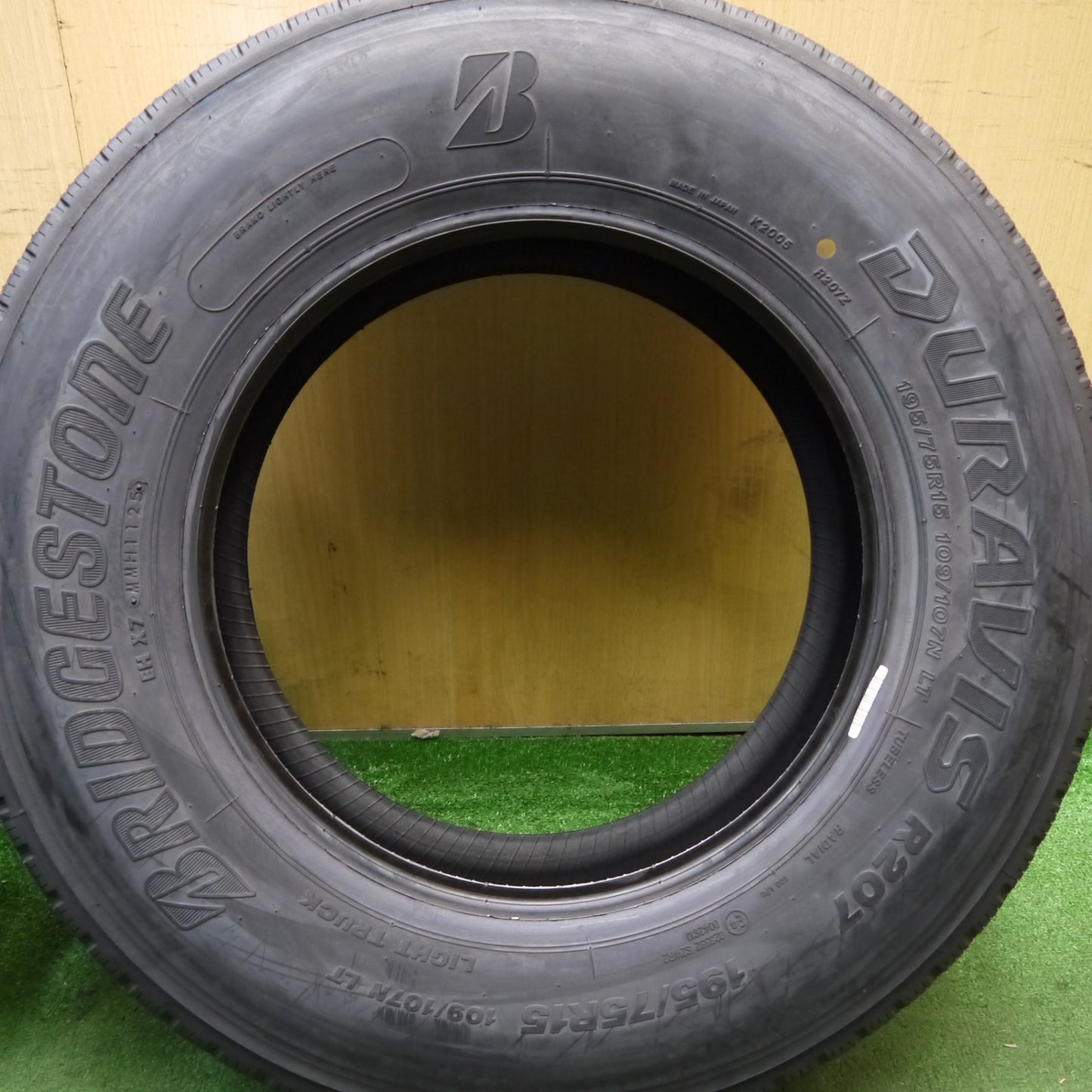 未使用！25年！2本★トラック バス タイヤ 195/75R15 109/107N ブリヂストン デュラビス R207 DURAVIS 15インチ★5081812Hノタ