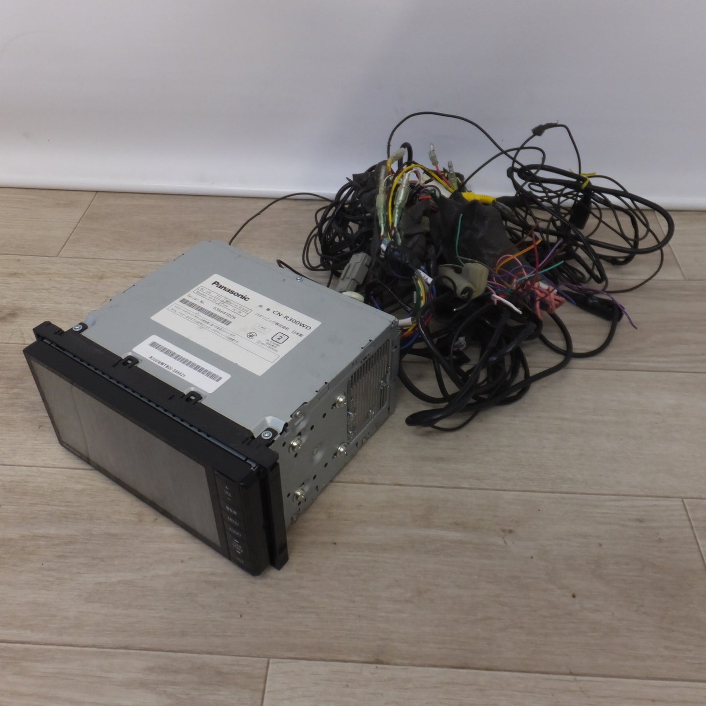 [送料無料] ★パナソニック Panasonic SDカーナビステーション Rシリーズ Strada CN-R300WD[58]★