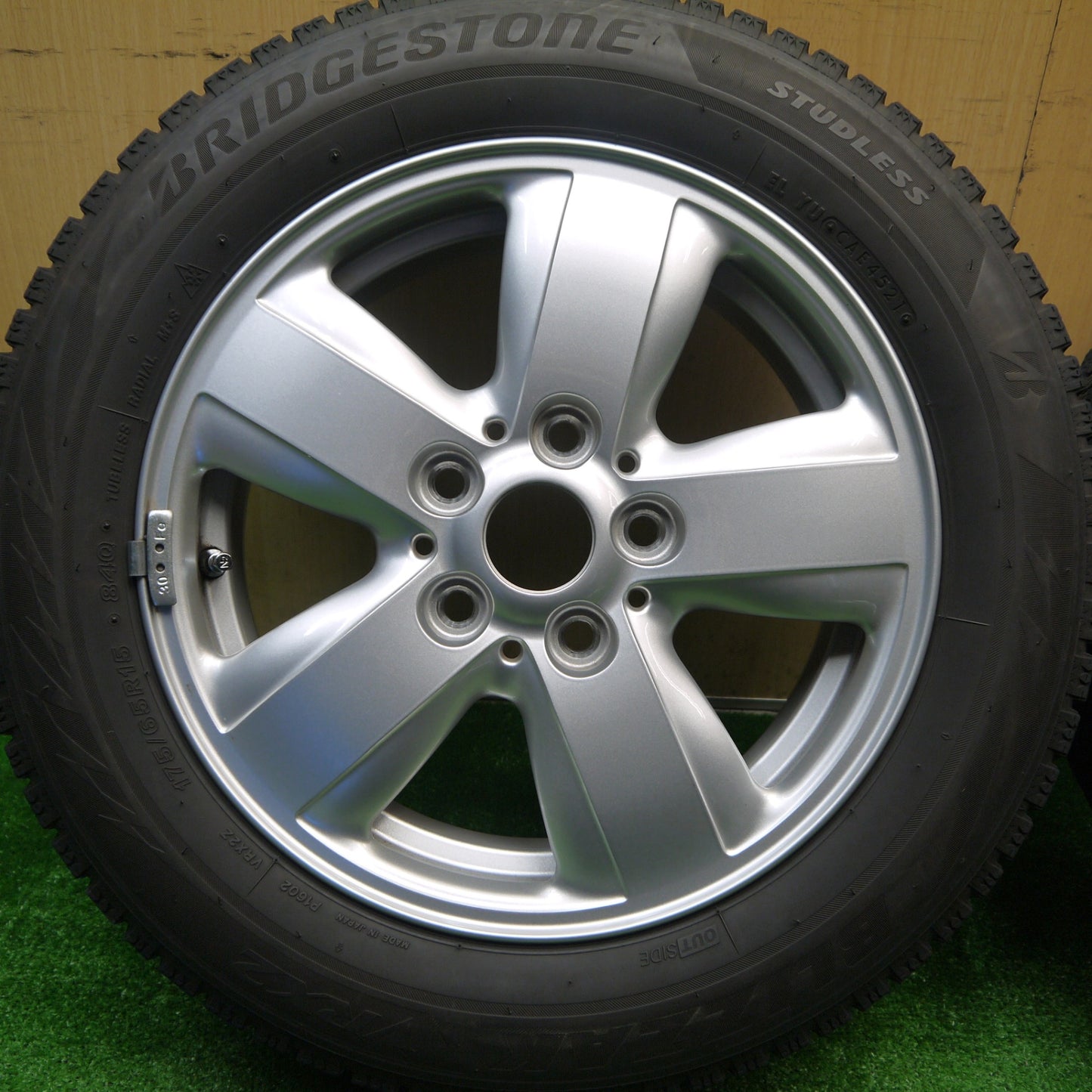 キレイ！21年★MINI F56 ミニ クーパー 純正 175/65R15 スタッドレス ブリヂストン ブリザック VRX2 15インチ PCD112/5H★5102402Hス