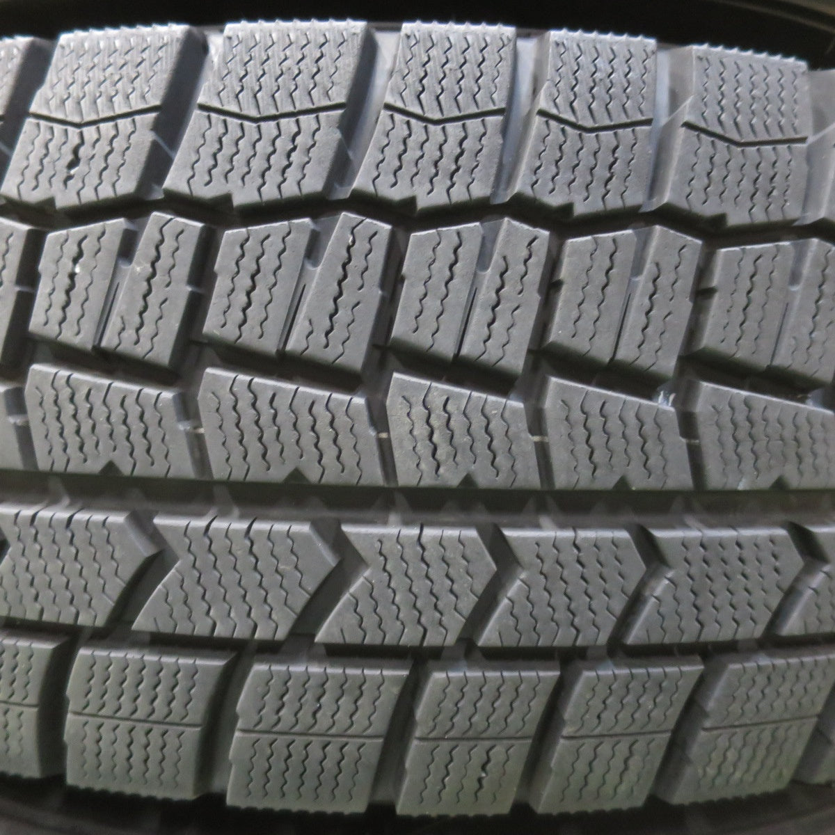 バリ溝！キレイ！9.5分★スタッドレス 225/70R16 ダンロップ ウインターマックス WM02 ECO FORME エコフォルム 16インチ PCD114.3/5H★6021108イス