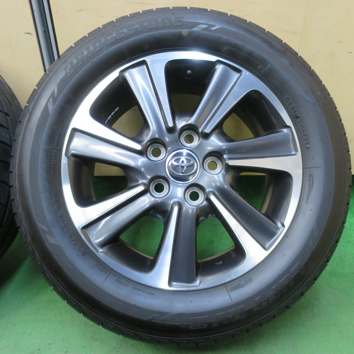 [送料無料] バリ溝！24年！キレイ！9.5分★トヨタ 80系 ノア ヴォクシー 純正 205/60R16 ヨコハマ ブルーアース RV-02 ブリヂストン LUFT RV2 16インチ PCD114.3/5H★5020902IMノ