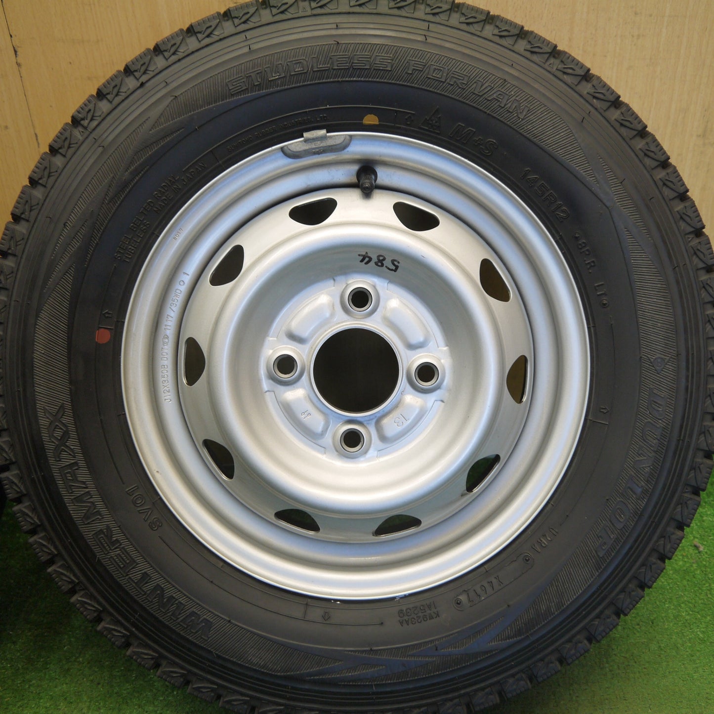 バリ溝！キレイ！ほぼ10分◎スタッドレス 145R12 8PR ダンロップ ウインターマックス SV01 スチール ホイール 12インチ PCD100/4H◎6072903Hス