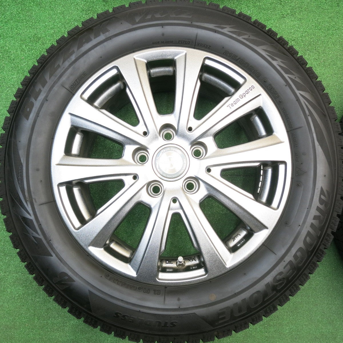 バリ溝！24年！キレイ！ほぼ10分★ワーゲン 等 Team Sparco 215/60R16 スタッドレス ブリヂストン ブリザック VRX2 16インチ チームスパルコ PCD112/5H★5112003HAス