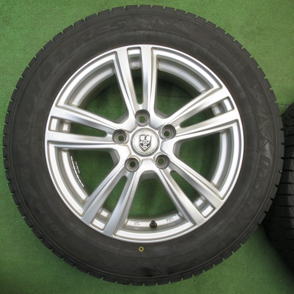 ほぼ未使用！24年！キレイ★スタッドレス 205/60R16 トーヨー オブザーブ GIZ3 JOKER ジョーカー 16インチ PCD114.3/5H★6032701NJス