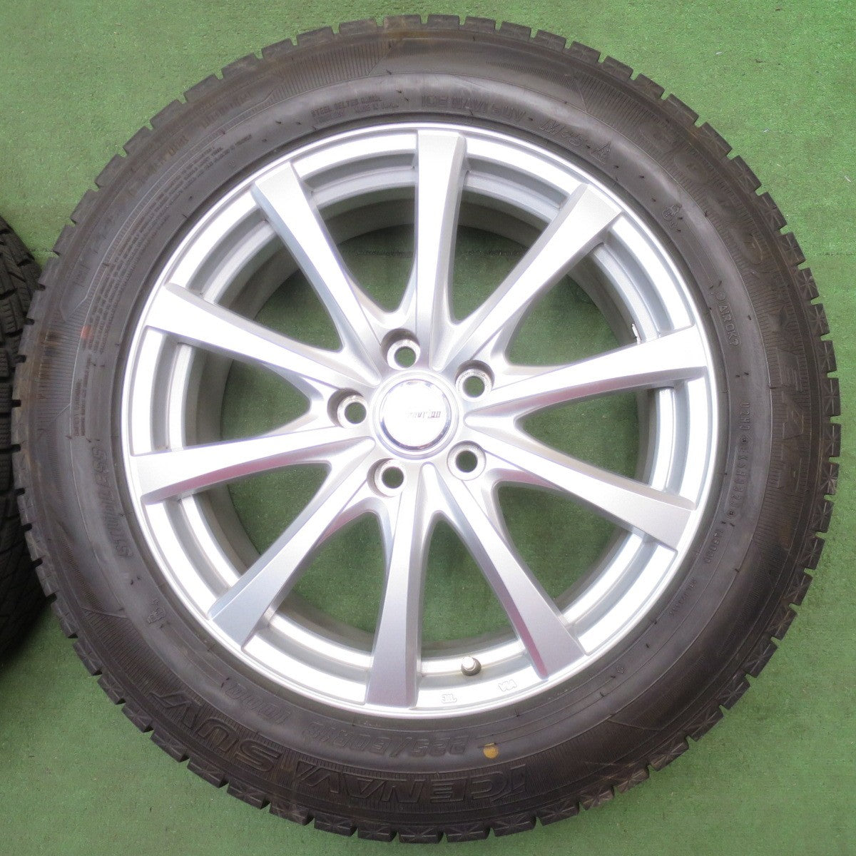 バリ溝！23年！キレイ！9.5分以上★スタッドレス 225/60R18 グッドイヤー アイスナビ SUV ravrion RS01 ラブリオン 18インチ PCD114.3/5H★6042203NJス