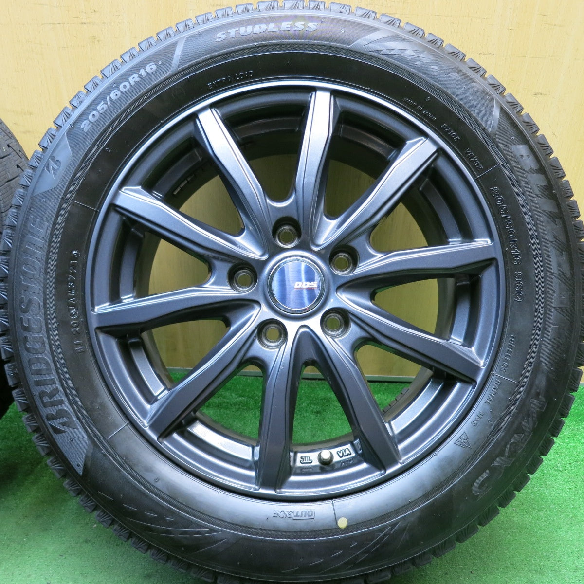 バリ溝！21年！キレイ！9.5分★スタッドレス 205/60R16 ブリヂストン ブリザック VRX3 D.O.S. DOS 16インチ PCD114.3/5H★5072607HAス
