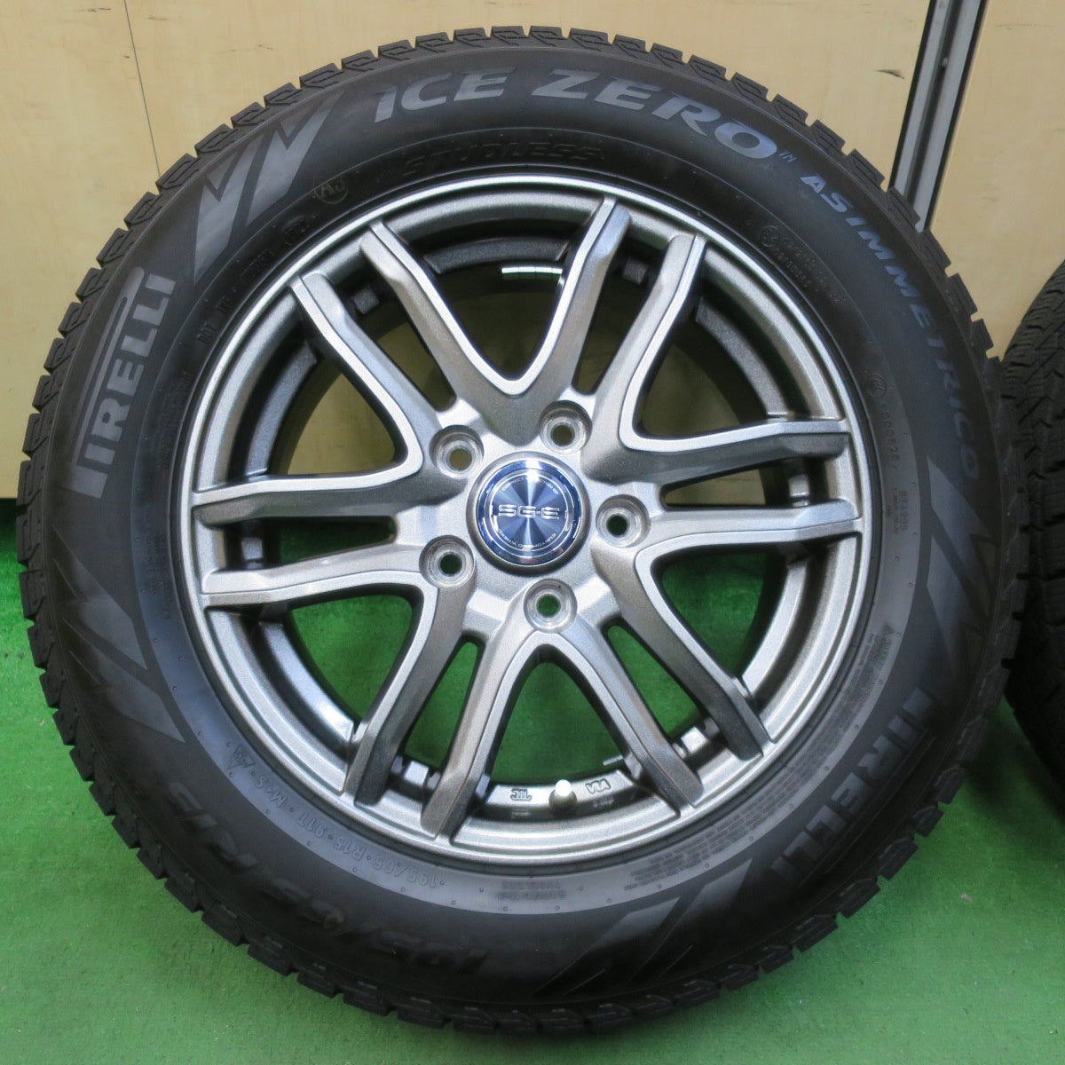 [送料無料] バリ溝！22年！キレイ！ほぼ10分★スタッドレス 195/65R15 ピレリ アイスゼロ アシンメトリコ SG-E 15インチ PCD114.3/5H★4093017イス