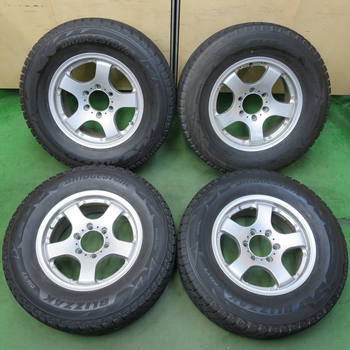 4本価格★スタッドレス 275/65R17 ブリヂストン ブリザック DM-V2 P.T.H PTH 社外 アルミ 17インチ PCD139.7/6H★5101009イス