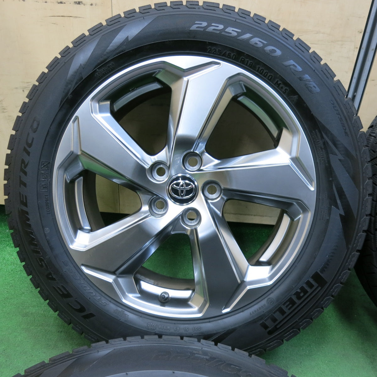 [送料無料] バリ溝！20年！キレイ！9分★トヨタ RAV4 純正 225/60R18 スタッドレス ピレリ アイスアシンメトリコ 18インチ PCD114.3/5H★4120407SYス