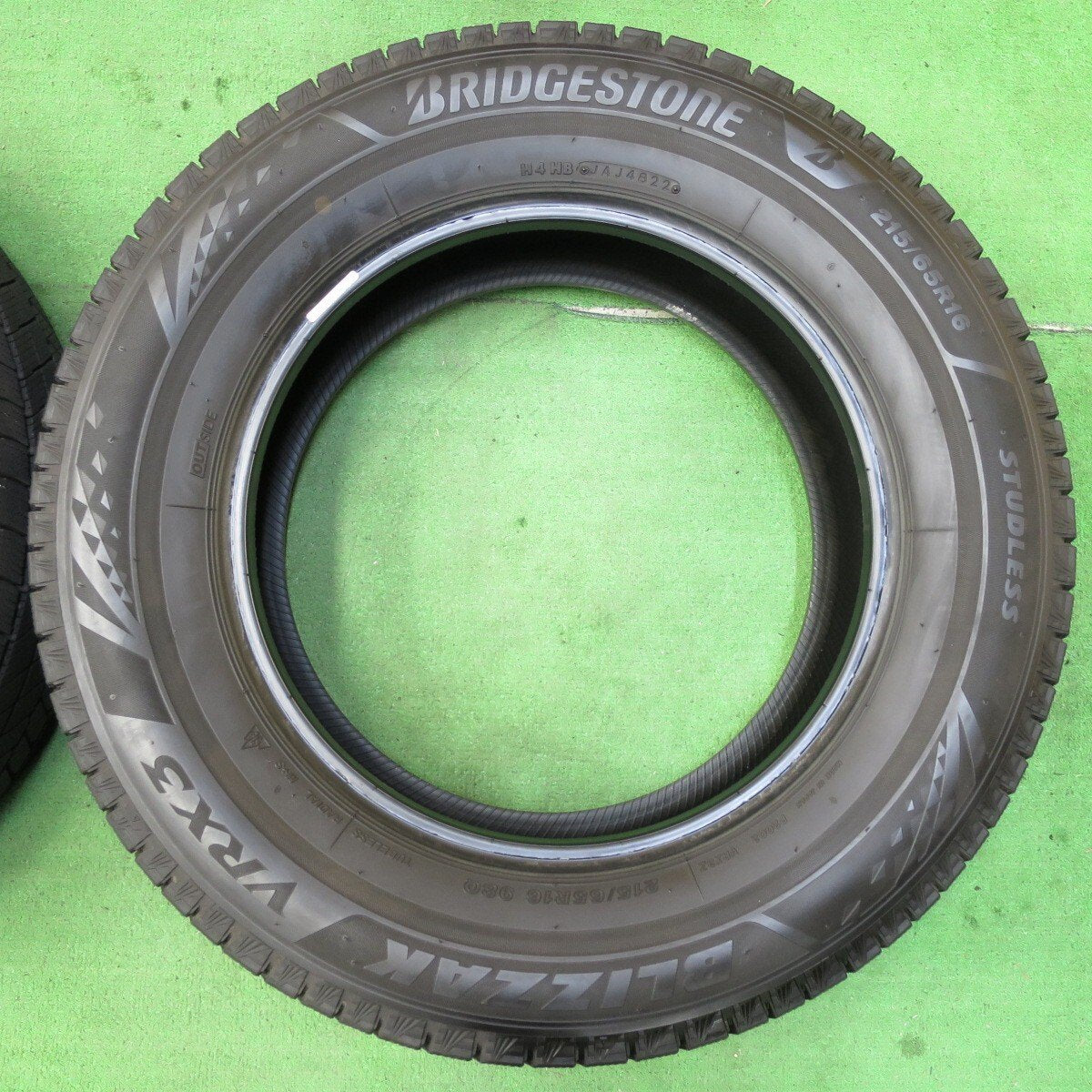 バリ溝 22年 9分★スタッドレス 215/65R16 ブリヂストン ブリザック VRX3 16インチ アルファード ヴェルファイア等★4082714イス
