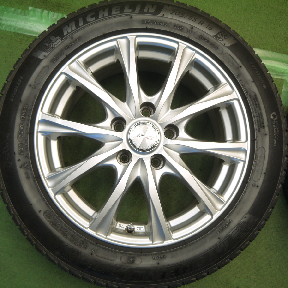 キレイ◎スタッドレス 205/55R16 ミシュラン X-ICE3+ JOKER ジョーカー 16インチ PCD114.3/5H◎6091101Hス