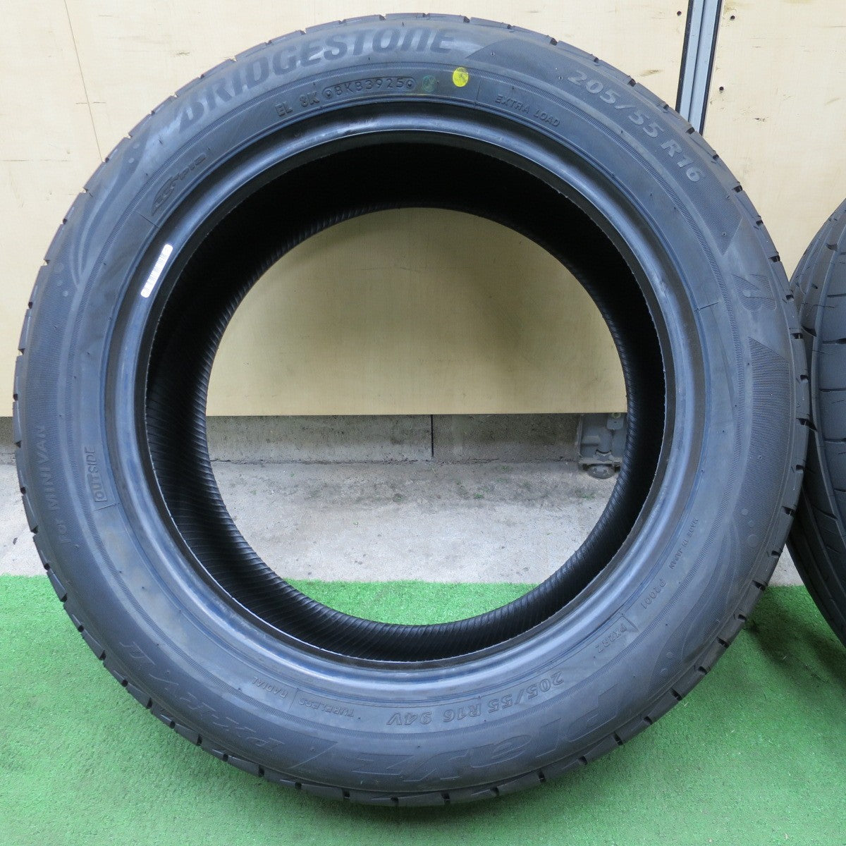 未使用！25年★205/55R16 ブリヂストン プレイズ PX-RV2 タイヤ 16インチ カローラ ツーリング ノア リーフ レガシィ ヴォクシー 等★6032302NGノタ
