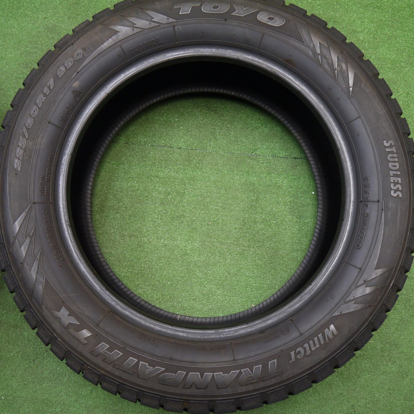 バリ溝！22年！9分★スタッドレス 225/60R17 トーヨー ウインター トランパス TX タイヤ 17インチ アルファード ヴェルファイア フォレスター 等★5120503Hスタ