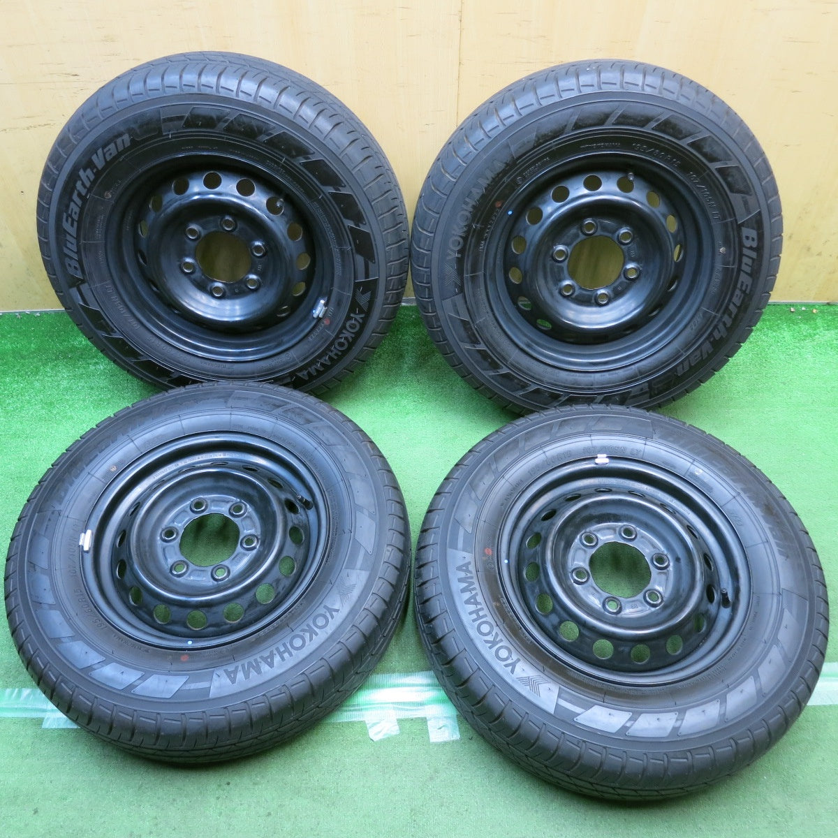 バリ溝！22年！キレイ！9.5分以上◎日産 キャラバン 純正 スチール 195/80R15 107/105N ヨコハマ BluEarth-Van RY55 ブルーアース 15インチ PCD139.7/6H◎6091207HAノ