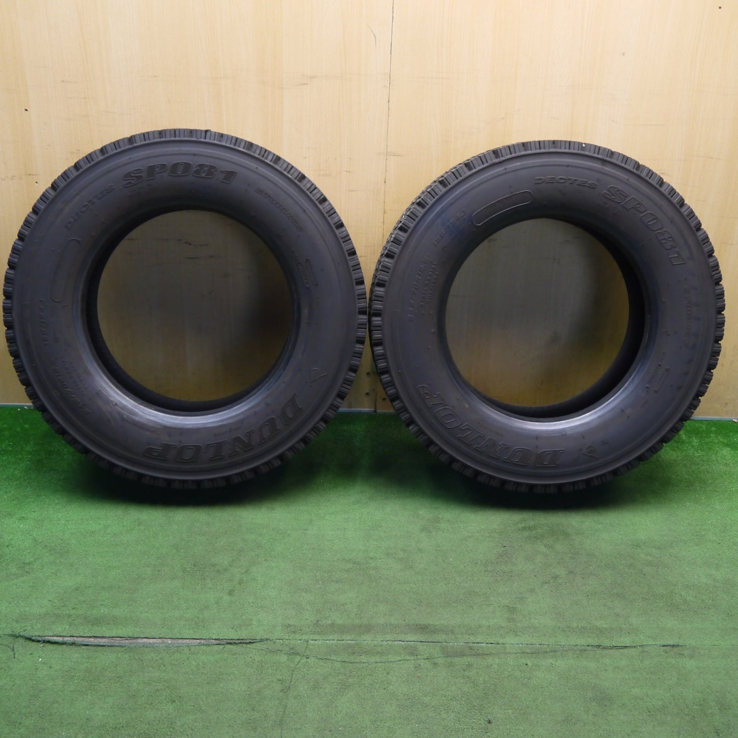 バリ溝！25年！9.5分！2本★トラック タイヤ 245/70R19.5 136/134J スタッドレス ダンロップ デクテス SP001 DECTES 19.5インチ★6051607KKスタ