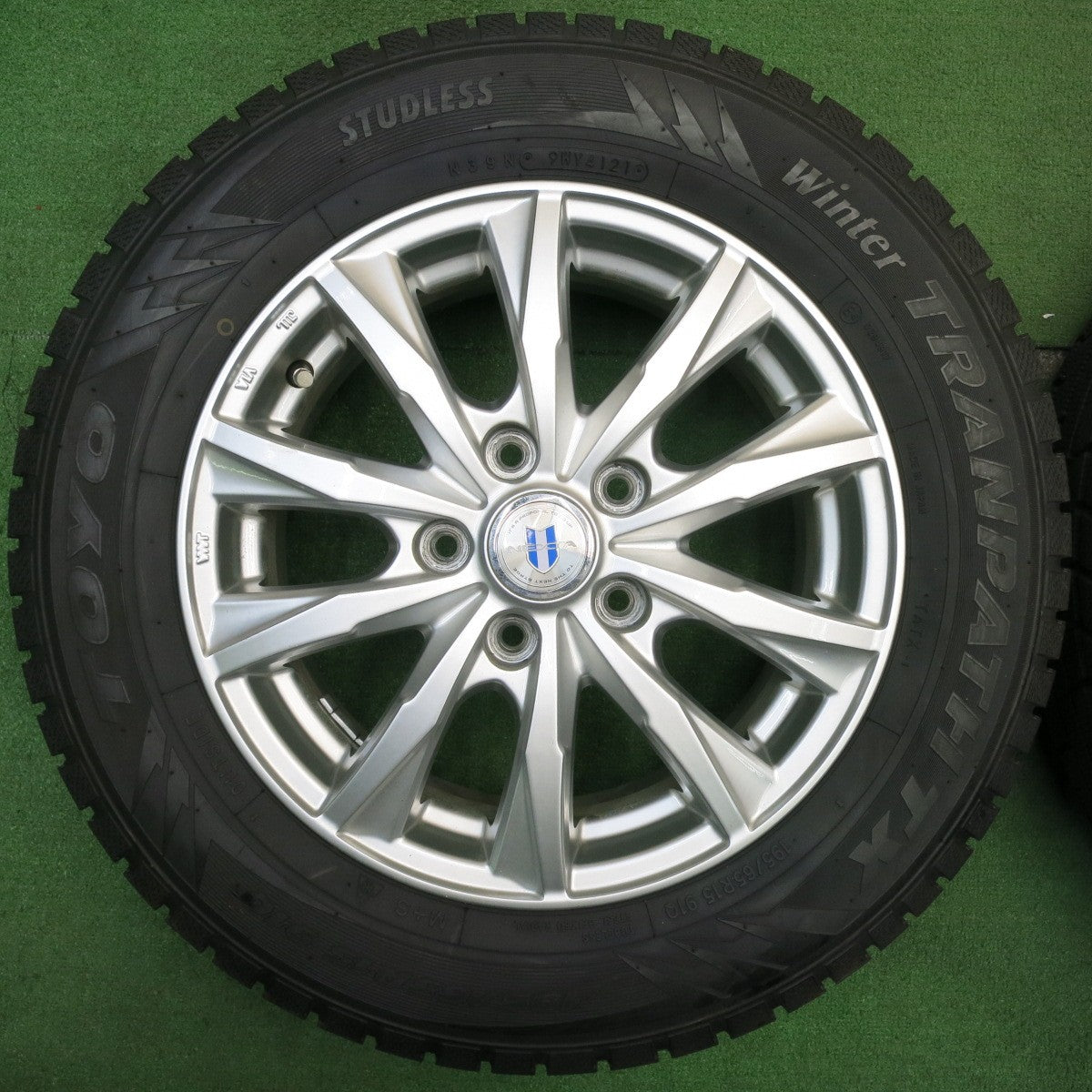 バリ溝！21年！キレイ！9.5分以上★スタッドレス 195/65R15 トーヨー ウインター トランパス TX NEXTA ネクスタ 15インチ PCD114.3/5H★5050406NJス