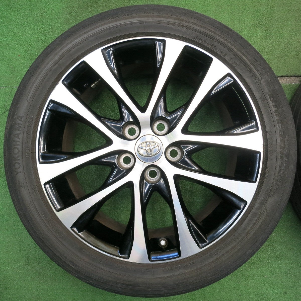 バリ溝！24年！9.5分★トヨタ 50系 エスティマ 純正 225/50R18 ヨコハマ BluEarth-RV RV03 BluEarth-XT AE61 18インチ PCD114.3/5H★5050407NJノ
