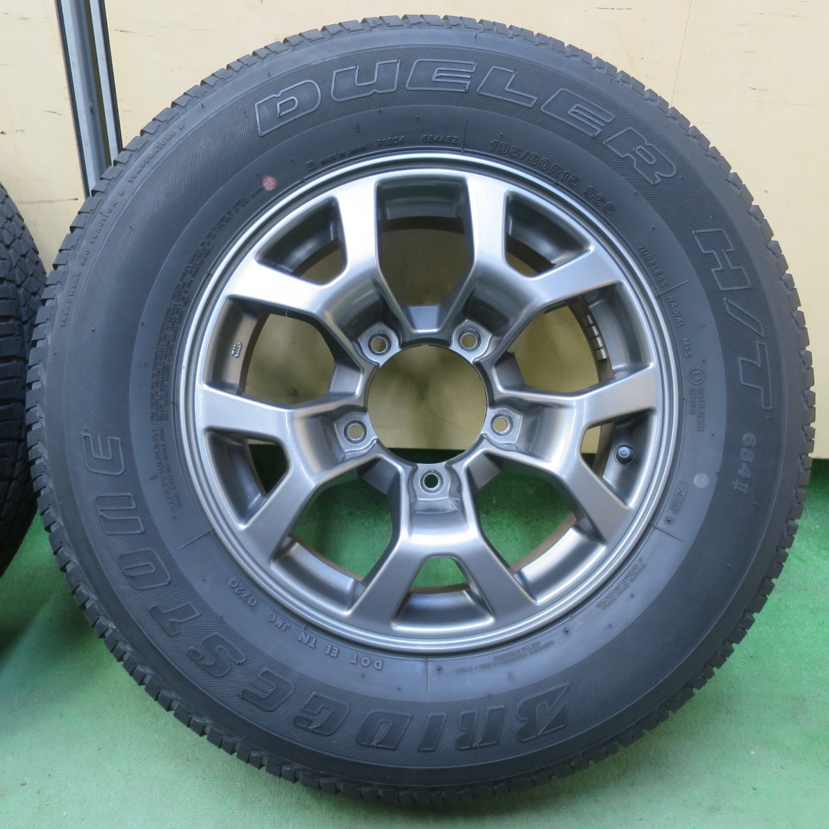 バリ溝！キレイ！8.5分★スズキ JB74W ジムニー シエラ 純正 195/80R15 ブリヂストン デューラー H/T 684Ⅱ DUELER 15インチ PCD139.7/5H★6040901イノ
