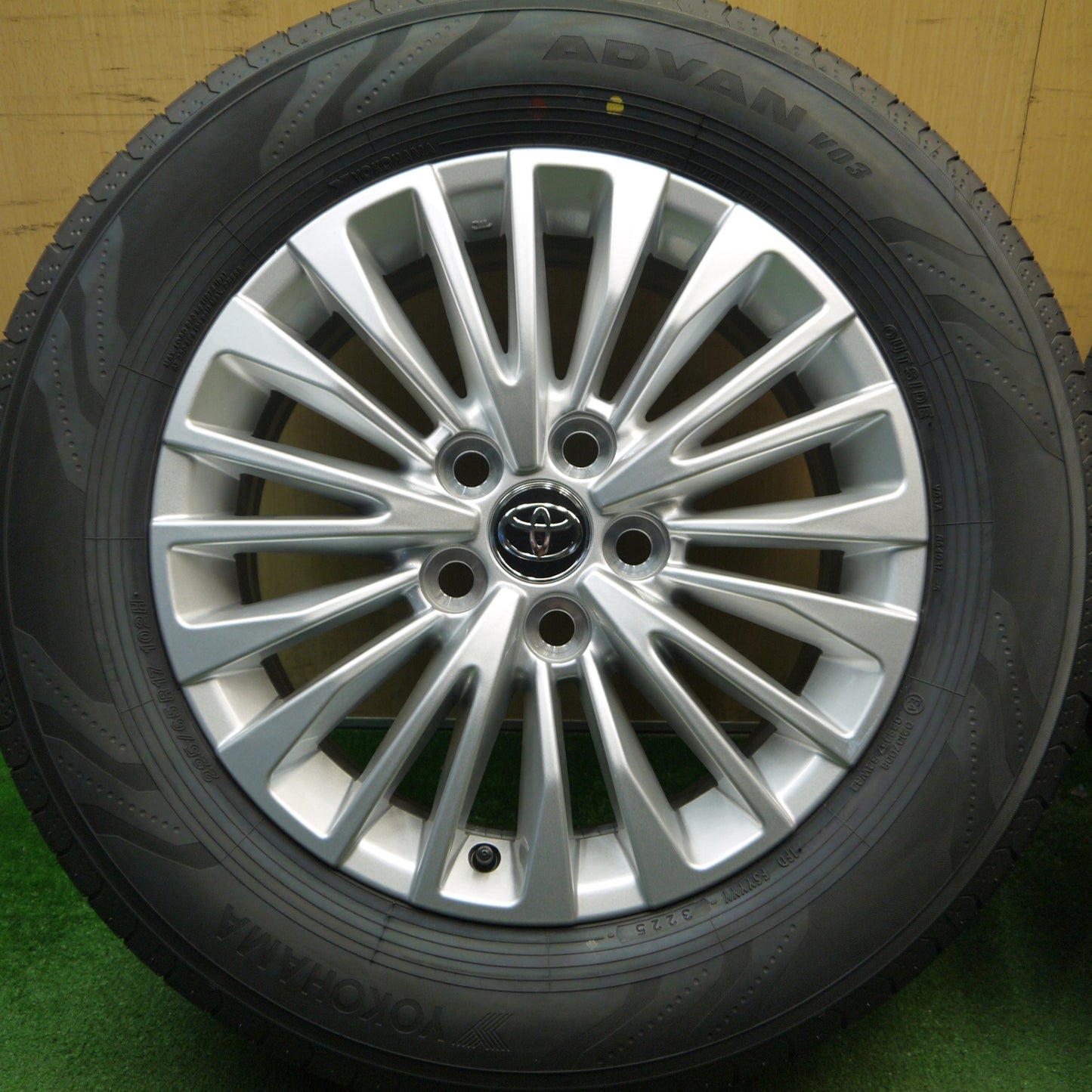 新車外し！25年★トヨタ 40系 アルファード ヴェルファイア Xグレード 純正 225/65R17 ヨコハマ アドバン V03 17インチ PCD120/5H★6020406Hノ