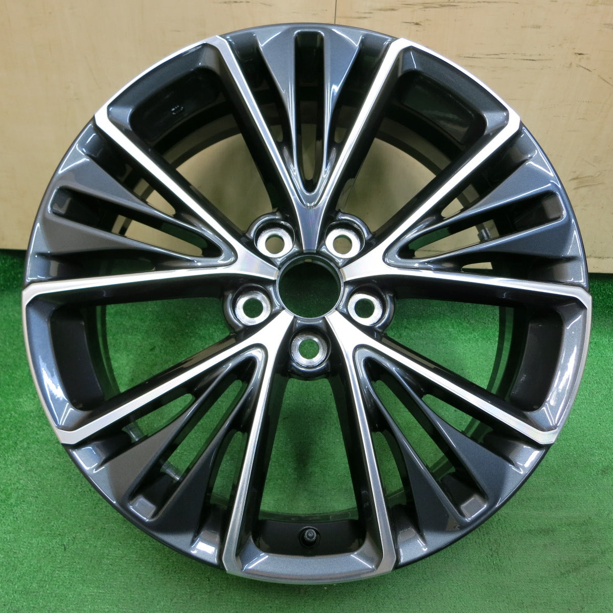 *送料無料* 新車外し★トヨタ 60系 プリウス Zグレード 純正 ホイール 19インチ 19×6.5J PCD114.3/5H★4050206イホ