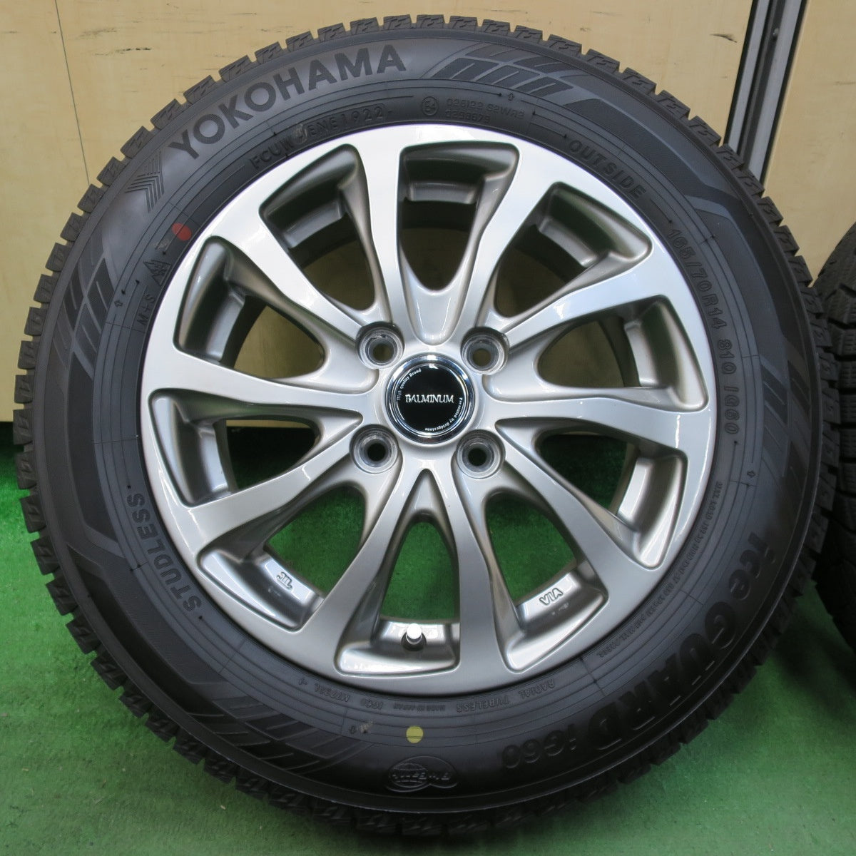 [送料無料] バリ溝！22年！キレイ！ほぼ10分★スタッドレス 165/70R14 ヨコハマ アイスガード iG60 BALMINUM バルミナ 14インチ PCD100/4H★5012804イス